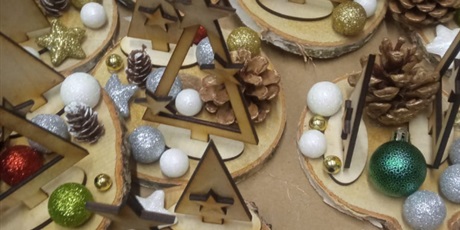 Powiększ grafikę: stroiki bożonarodzeniowe dla podopiecznych Domu Pomocy Społecznej Serenus