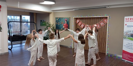 Powiększ grafikę: grupa taneczna uczniowie klasy 4 k