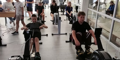 Powiększ grafikę: Trening stacjonarny na hali