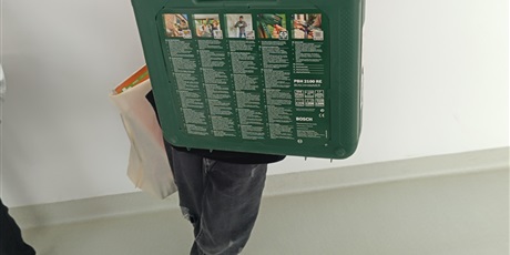 Powiększ grafikę: Zielona walizka narzędziowa